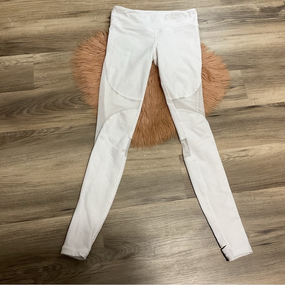 ALO yoga White High Waist Coast Legging Size S - Picture 5 of 13